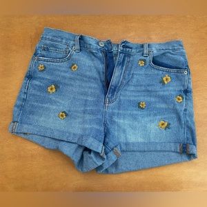 American eagle size 8 embroidered denim high waisted mom short